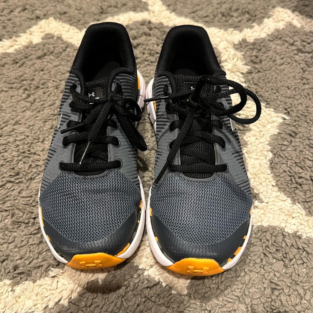 Like new! Boys size 3.5Y Under Armour tennis shoes
